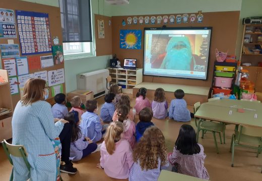 Nenos e nenas das Escolas Unitarias conectaron con Papá Noel por videoconferencia